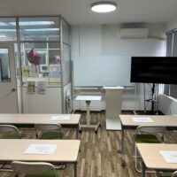 現場のプロが教えるから分かりやすい！実践力重視の介護スクール